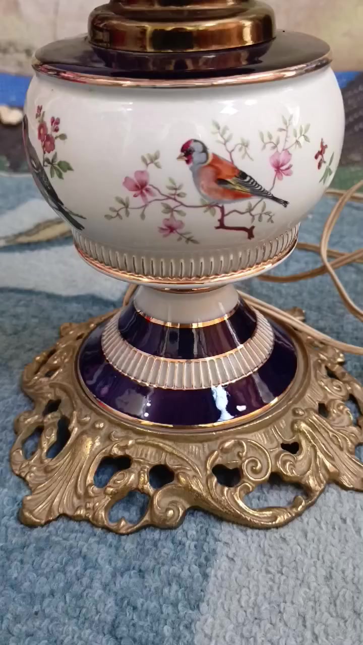 شمعدان على شكل لمبه بلور القاعده نحاس القياس موضح بالصوره السعر 50 الف يوجد توصيل جميع المحافظات


**إذا كنت صاحب هذا الإعلان وتريد حذفه لأي سبب، رجاءا أرسل رسالة إلى الدعم الفني**