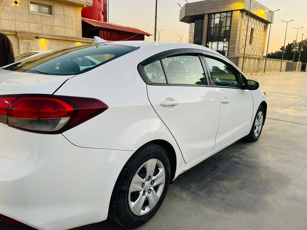 السلام عليكم فورتي 2017 حادثها جاملغ وبنيد صدر امامي خلفي جديد تخم تاير منضومه تبريد جديده رقم سليمانيه جديد هزه جديده مناقصها شي السعر 113 شرط التحويل مكانها البياع ***********
