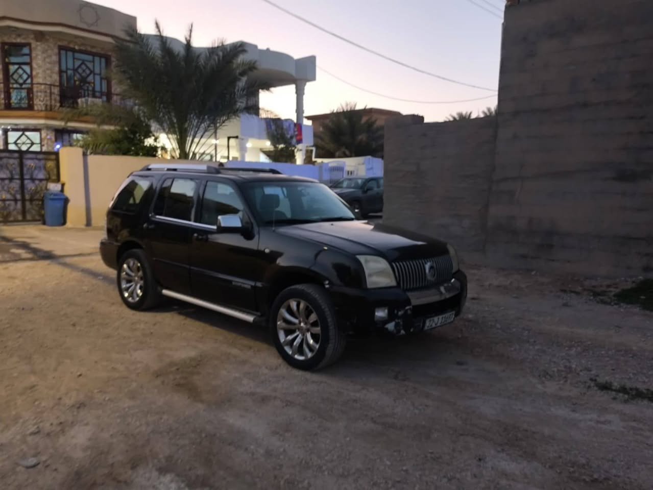 للبيع فورد مونتنير علمدارية
وارد امريكي حادث چاملغ امامي و مصلح
رقم اربيل بـ اسمي
المكينة V6 حجم 4.0 جديدة و الگير جديد
تحكم استيرن مرايات جانبية كهرباء
السيارة 7 راكب
نظام AWD يعني دفع كلي للعجلات 
نظام مانع انزلاق 
كشنات جلد 
تخم تاير + تخم ويل جديد
رمز سري قفل ابواب و صندوق السيارة
شاشة تاب مع كامرة خلفية عمل
حدادية جديدة 
ادوات السيارة كلها اكسبلور بس البچم يختلف 

ملاحظة / التبريد يحتاج فقط غاز لأن من شديت المكينة طلع الغاز مالتها
الدعامية الامامية تحتاج ترتيب و مقاعد الكشنات كذلك

السعر 85 ورقة 
مكاني ديالى 
للأستفسار 
اسيا  ‎0770 071 7300
اثير   ‎0790 151 2872
