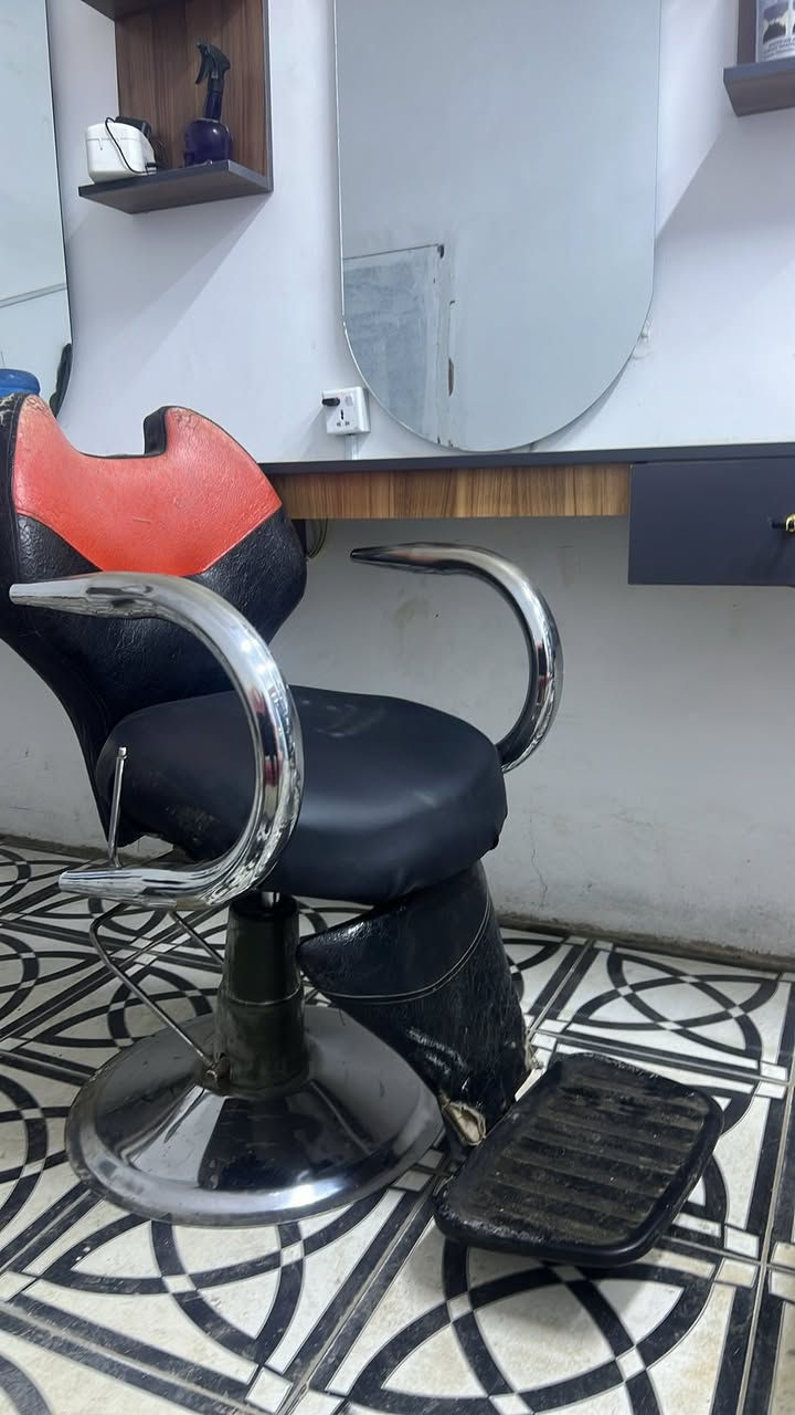 سلام عليكم كرسي حلاقه البيع سعره 65 مكانه بابل محاويل ***********
