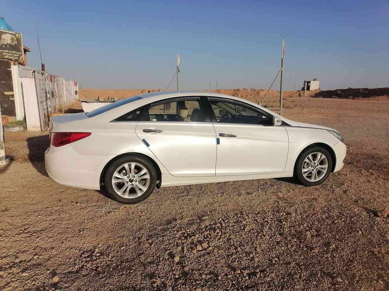 للبيع سوناتا 11 مكينة 2000 گير مكينة حداديه مكفولات بيها 3 قطع بدون دواخل العنوان دوانيه السعر 110 وبيها مجال الاتصال ***********
