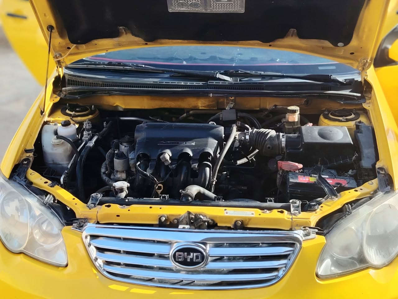 سلام عليكم بيوادي 2019 مكفوله لا صبغ ولاتبديل ماعدا  بارد يم السكن الخلفي من جهه السايق سياره خير من الله السياره جاهزه من كلشي  حداديه جاهزه مكينه لاتنقيص ولا تبخير ستوها مبدل مكينه صارلها شهر من بدلتها السياره بسمي حره مامحجوزه السنويه لغايه 2029
مكان السياره... الديوانيه الحمزه الشرقي
الاستفسار.... ***********
