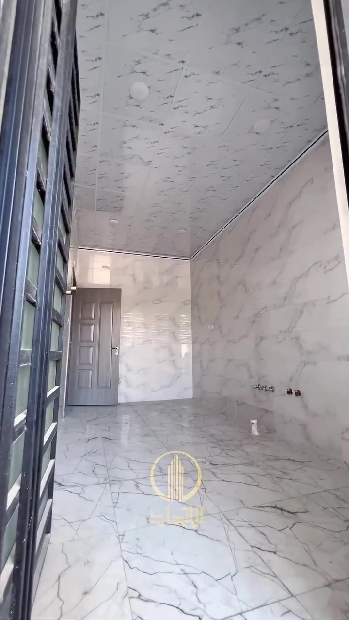 🏛⭐️دار للبيع⭐️حي الاخاء الثانية🏛
⬅️قرب مدرسة احباب الروح
⬅️قريب من شارع موصل اربيل
⬅️موقع مميز
⬅️️ مساحـة 150 متر
⬅️واجهة 6 متر
⬅️أتجاه غروب
⬅️طابقين 
⬅️الطابق الاول يحتوي على ، كراج ، مطبخ ، استقبال ، هول ، صحيات ،٢ غرف نوم ، 
⬅️الطابق الثاني ،هول ، صحيات ، ٣ غرف نوم ،
⬅️تحويل مباشر
⬅️شارع تبليط ١٠ متر
للاستفسار
***********
