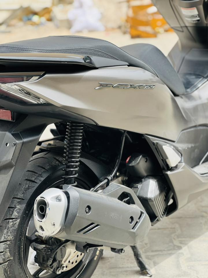 دراجه PCX الجيل الرابع دراجه ياباني ياباني. الدراجه مكفوله كفاله عامه مكفوله من كلشي 
لون مميز سمتني 
بصمتين 
حساس زدحام 
ستان حساس 
تدفئه بل يدات 
خير من الله الدراجه 
السعر خاص 
للتواصل علا رقم 
***********
