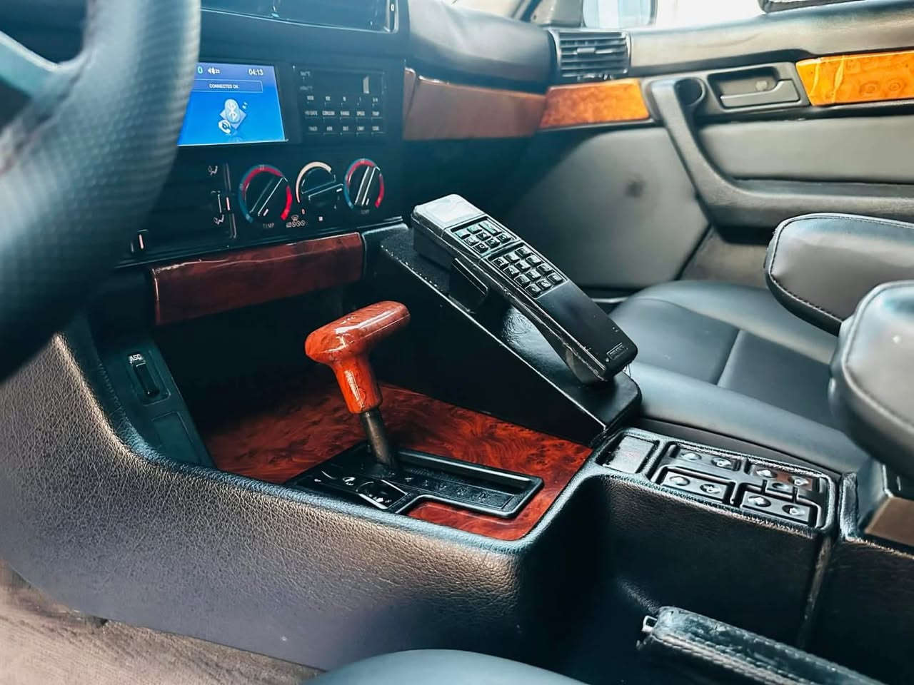 السلام عليكم بي ام 530 اصل وفصل V8
بي ام 530 بدون ضرر جاكوج مابيها دبل جكمجه 

دبل ايرباك موديل 92 محدث 95 تبريد ثلج تدفئه 

ماشيه 300 الف حقيقي شرط الفحص شرط 

المحرك مامفتوح بي برقي واحد وشرط كير اكسن 

صدر طخم تاير كلو جديد سياره مال جنايه 

***********.
