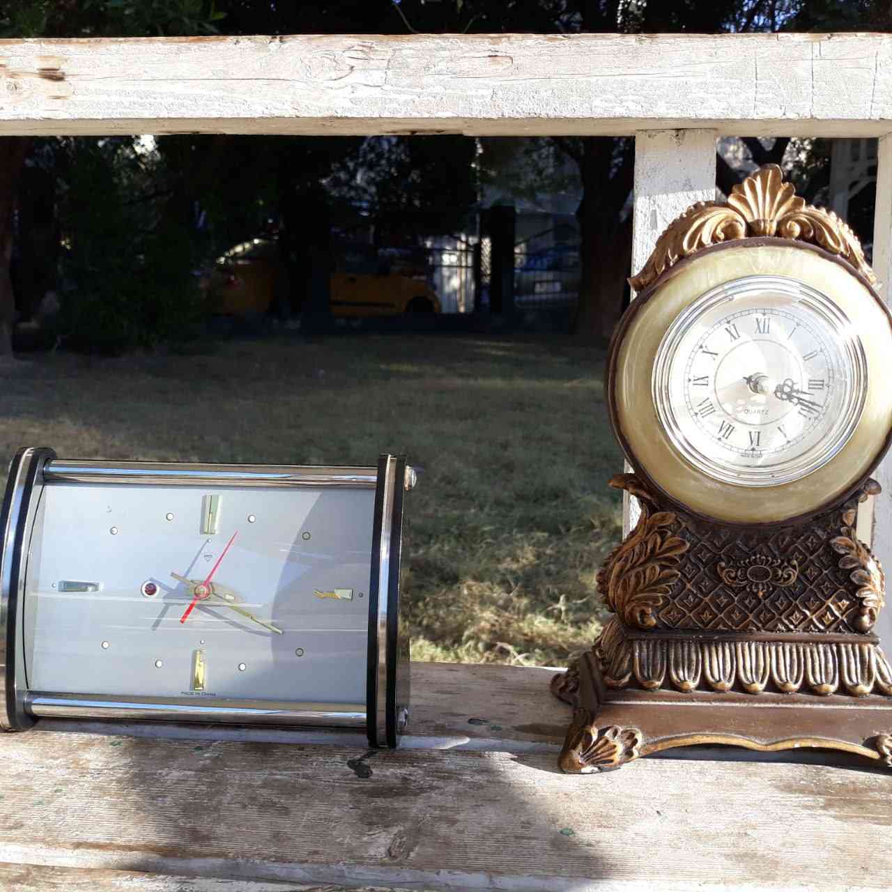 شاعتين وحدة صينية سودة تكويك ذات منبه و جرس استيراد الاجهزة الدقيقة و الاخرى صينية كوارتز منصوبة ع تمثال مصنوع من مادة الخزف بدون جرس  

قطع جميلة جدا 

مكفولة من اي عطل او خلل تعمل 100 % يوجد توصيل لكل محافظات العراق 

كما موضح في الصور و الفيديو

السعر مباشرة على الخاص


**إذا كنت صاحب هذا الإعلان وتريد حذفه لأي سبب، رجاءا أرسل رسالة إلى الدعم الفني**