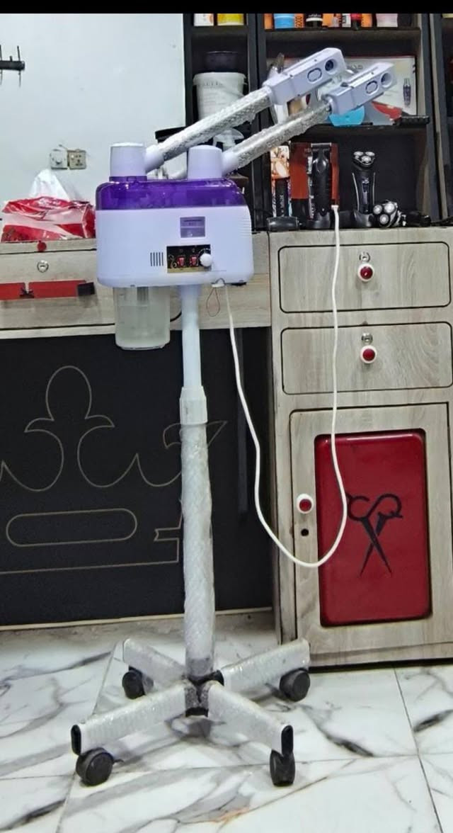 السلام عليكم غراض حلاقة كامله 
ديكور نضافه ٩٠٪
كرسي شيروكي نفخ اصلي شغال فقط الضهر ميرجع 
عربانه نضافه ٩٩٪
جهاز بخار حار بارد نضافه 99 ٪
باقي تفاصيل خاص او اتصال ‏‪***********‬‏ 
مكان بابل محاويل مشروع الامسيب ناحية تونس
