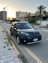 كيا سول موديل 2018 وارد امريكي اللون كحلي  رقم بغداد باسمي ماشيه 86 ال...