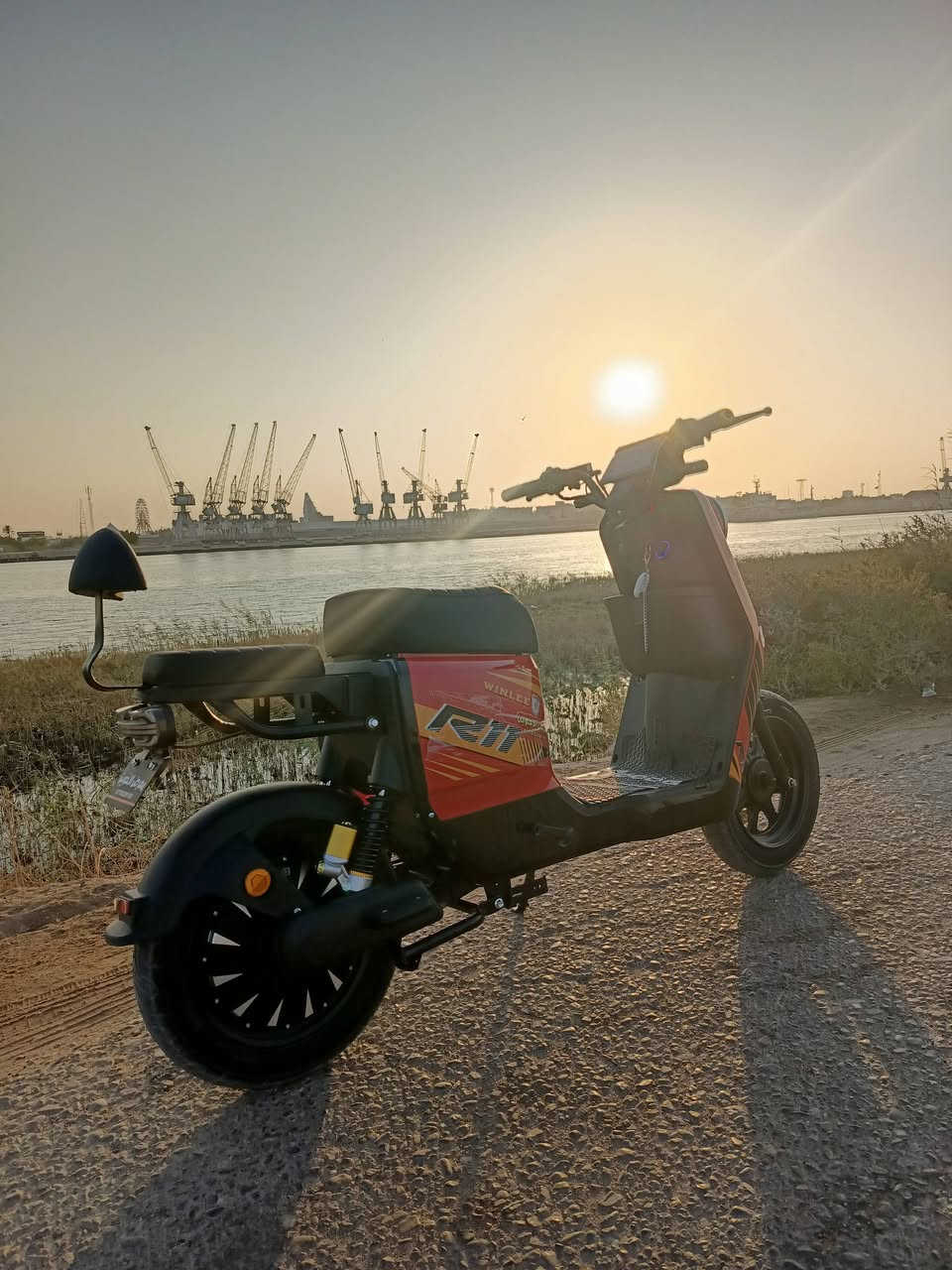 دراجه شحن R11 مديل 2026 نوعيه قويه وتتحمل الأوزان الثقيلة وسرعت الدراجه بل عداد 120 و ملفها 1800 اي نقوصات ما بيها لبطاريات32.5 امبير اقوه شي كلشي اصلي الشاحنه ول مرايات مالاتها ول وصل موجود دراجه شوفت العين خاليه من اي عطل و انضف من جديده سبب لبيع محتاج فلوسها سعر 610 جايبها ب 700 من لوكيل سعر 610 مجالها قليل وبل عافيه عل ياخذها العنوان البصره قضاء شط العرب الفيحاء قرب جسر خالد الرقم 7770895796 واتساب
