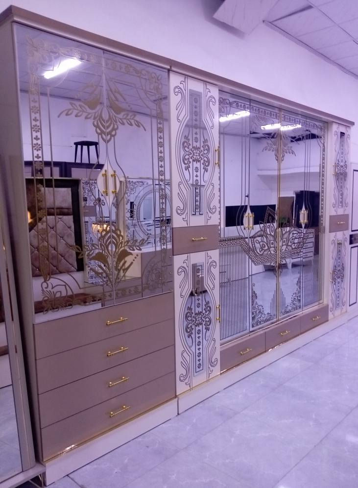 محلات الاصدقاء موصل حي البكر قرب شارع الاطباء لبيع وشراء الغرف النوم التركي المستخدم والجديد لدينا غرفه نوم تركي نظافه 100% مستعمل كلش قليل صبغ حراري طول الكنتور 4 امتار سعر الغرفه 1,350 ويا شده ونقله كامل  ***********
