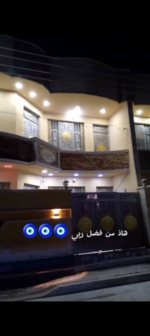 السلام عليكم دار للبيع مساحة 100مربع طابقين كامل يحتوي على 4 غرف نوم واستقبال ومطبخ  وحمامات 3 حولي ومنور الموقع بغداد الحسينية بظهر السوق الصغير قرب المدرسة القومية ومدرسة المجاهد التربوي السعر 145 للاستفسار ***********
