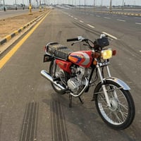 للبيع أوراق سيد خلدون موديل 2018 الدراجه صارله شهرين من تعمرت ٤ تبديله...