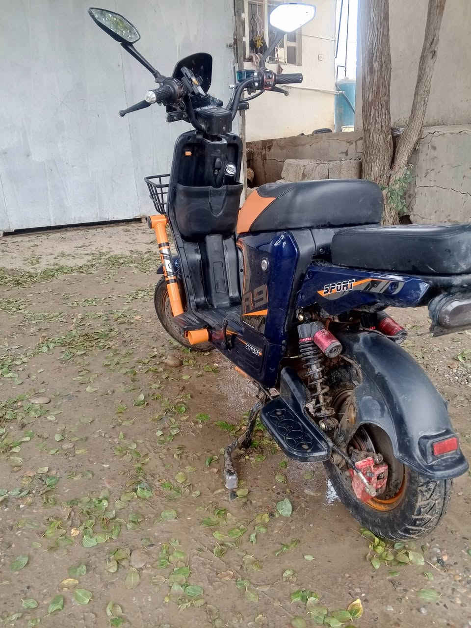 السلام عليكم موطور شحن ##(R9 sports)
كلشي ما يعوزو شغل وتطلع .. المواصفات 
بطاريات شرط 
شاحنه اصليه
تواير جدد2
شاشه نضام بلوتوث 
ضوء زنون.
دبل اشاير 2
بريكات 2
#الموطور جاهز من كلشي 
#السعر .(475)وبي مجال الخاص مفتوح هـ #***********.
