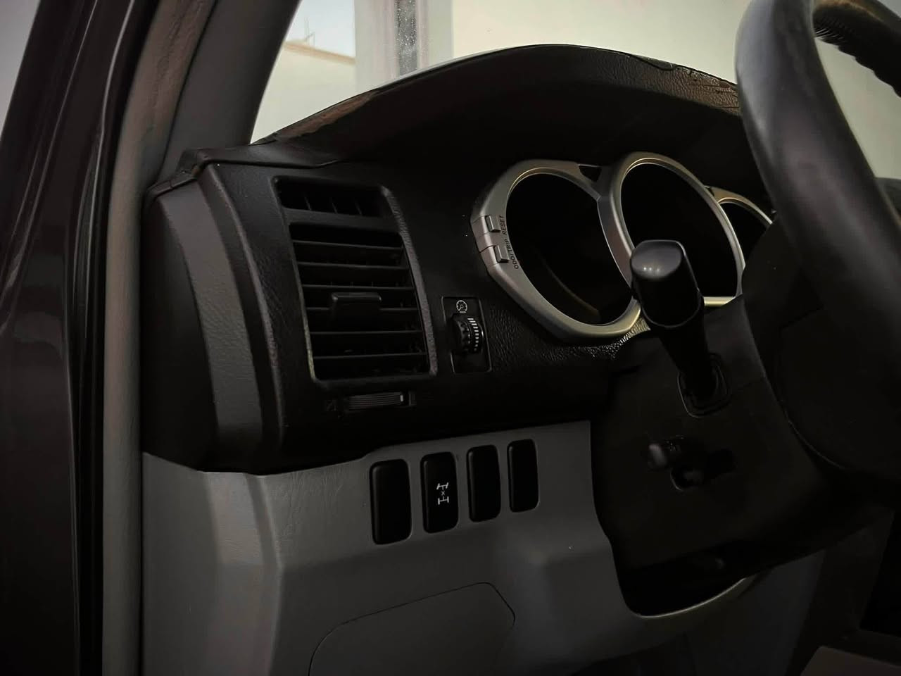 بسم الله تبارك الرحمن
النوع. تيوتا TOYOTA 
الفئة : فور رنر 4RUNNER .    
الموديل : 2007
￼￼
￼￼￼ سعر البيع حرق والاستفسار رقم الهاتف0935408920
￼
سعة المحرك : محرك 40 ￼
المسافة المقطوعة : :
الحالة:درجه اولا بمعنى الكلمه  
الشاصي .. ذهب
 فل الفل رقم 1
زجاج خلقي كهربائي 
كراسي جلد كهربائيه 
فتحه كهربائيه 
تدفئه كراسي تكييف
العيوب :لا يوجد بإذن الله
ناقل الحركة: اوتوماتك
الدفع   رباعي  4WD
ملاحظه. ( السياره سليمه لا يوجد  به حادث زواق الدار بالكامل)
المكان طرابلس ￼￼ مشروع￼الهضبة ￼￼￼￼￼

￼ سعر البيع حرق والاستفسار رقم الهاتف0935408920


**إذا كنت صاحب هذا الإعلان وتريد حذفه لأي سبب، رجاءا أرسل رسالة إلى الدعم الفني**