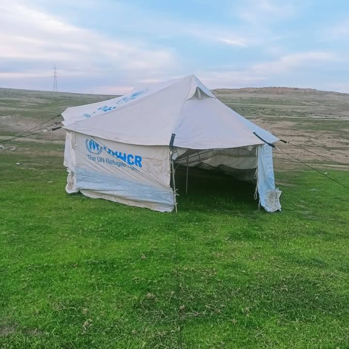 بقت اخر قطعة جديده ما مستعملة الطول ستة والعرض اربعة والارتفاع تقريباً مترين وعشرين العنوان موصل جانب الايسر السعر 250الف رقم الهاتف ***********
