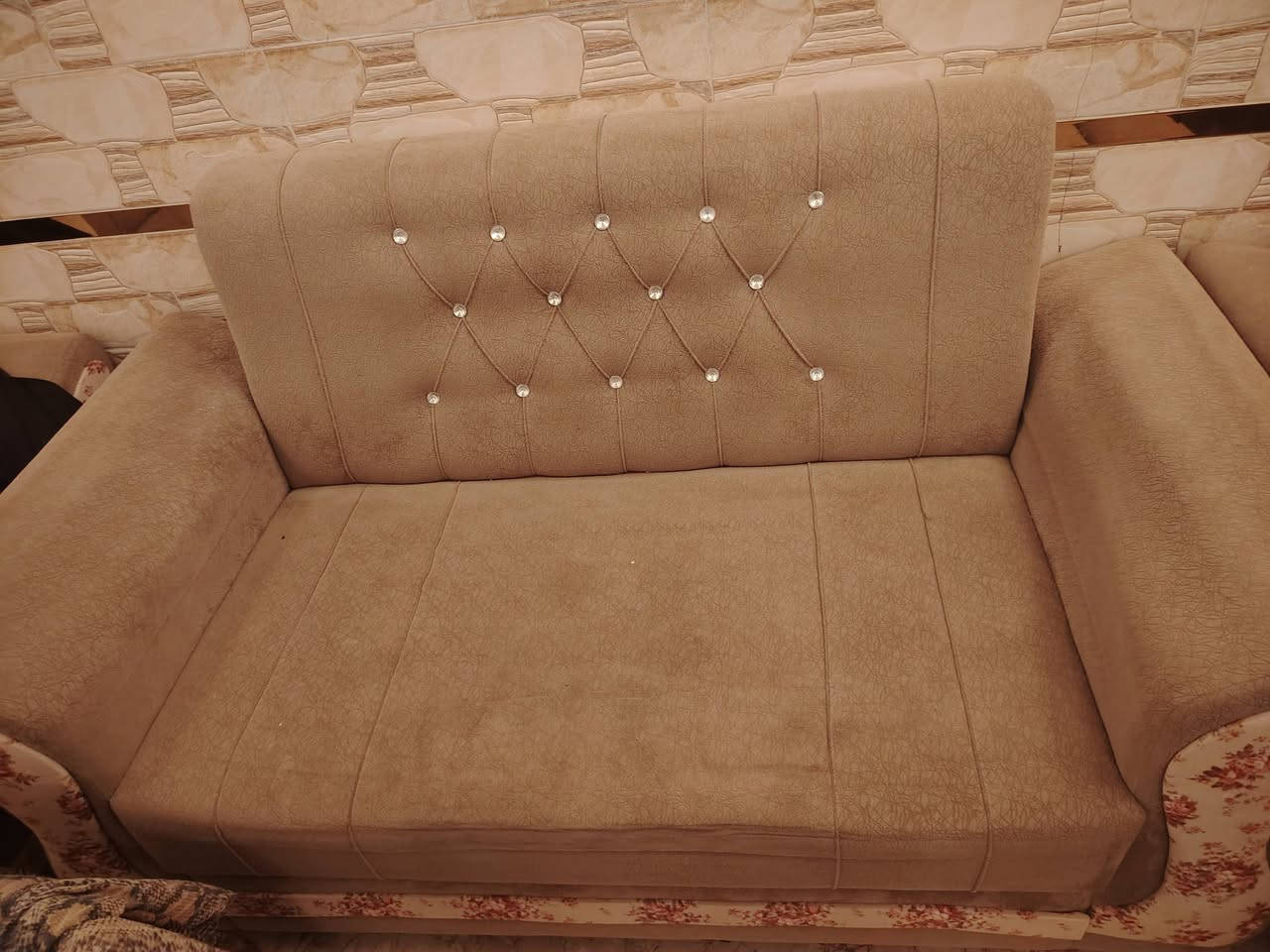 سلام عليكم عندي ثنين تخامه للبيع واحد اربع كراسي وقنفة ول ثاني ٣ قنقات و٤ كراسي ثنيهم


**إذا كنت صاحب هذا الإعلان وتريد حذفه لأي سبب، رجاءا أرسل رسالة إلى الدعم الفني**