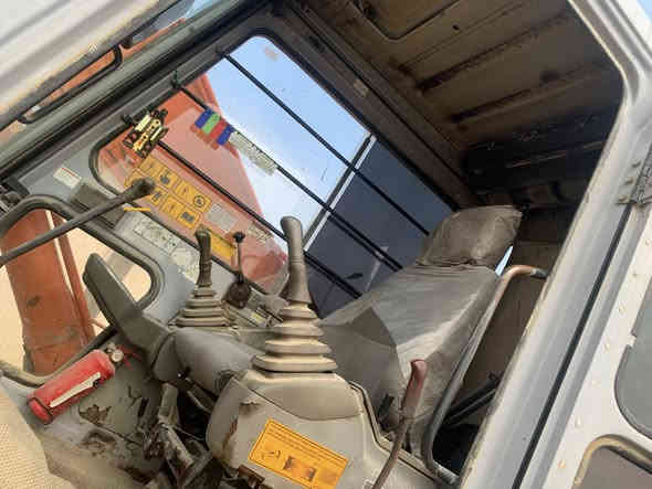 السلام عليكم حفارة تو للبيع حفارة نظيفة وشاديلها مظخه زت وحدادية نظيفة رقم ألماني للاتصال 
***********
