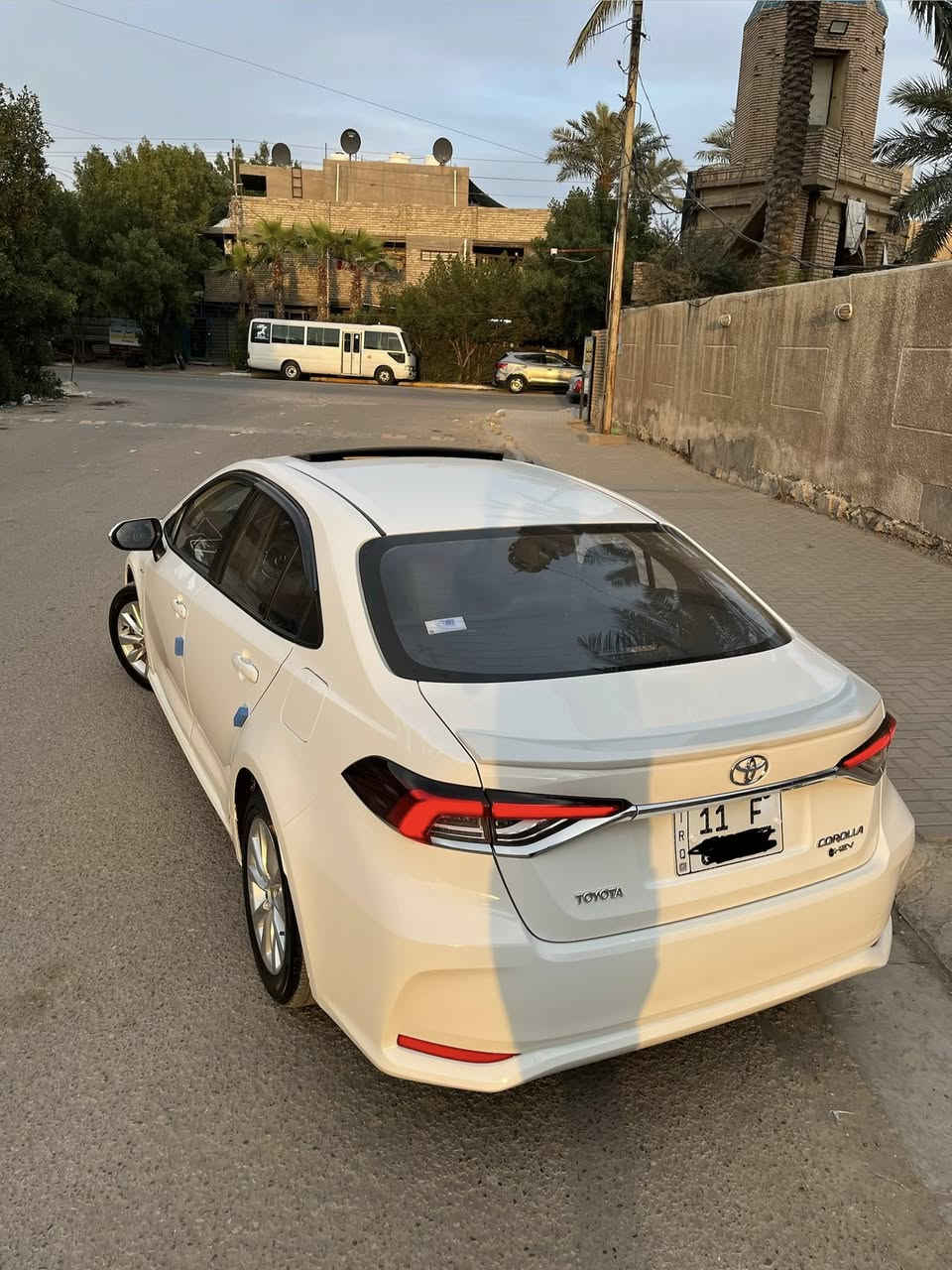 للبيع كورلا هايبرد 2025  فول موصفات للأخير اعلة فئة زيرو السيارة رقم بغداد الجديد ماشية 500 كيلو فقط بعدها بريحة الشركة حتة كباتها ما مشدودة والارضيات البلادية بل صندوك شادلها مطريات وحراريات للدواخل 
موصفات السيارة 
شاشة جبيرة + العدادات دجتل 
كامرات 360 . 5 كامرات دبل كامرة بل صندوك + داش كام بلادي ال 5 كامرات كلهن يسجلن بلادي 
لدات بل بجم بلادية ام الترحيب + اشاير لكزز 
سبايدر خلفي 
رادار امامي + تحديد مسار 
قطعتين تبريد 
بصمات 2 + دخول ذكي 
اضاءة السيارة كلها LED 
فتحة سقف 
كشنات جلد اسود بلادي + كشن كهرباء 
السيارة جديدة قبل سبوع مطلعها من المعرض زيرو 
مكان السيارة بغداد *********** بي واتساب فيس ما متواجد 
ملاحضة / السيارة زيرو المو شراي لا يتصل
