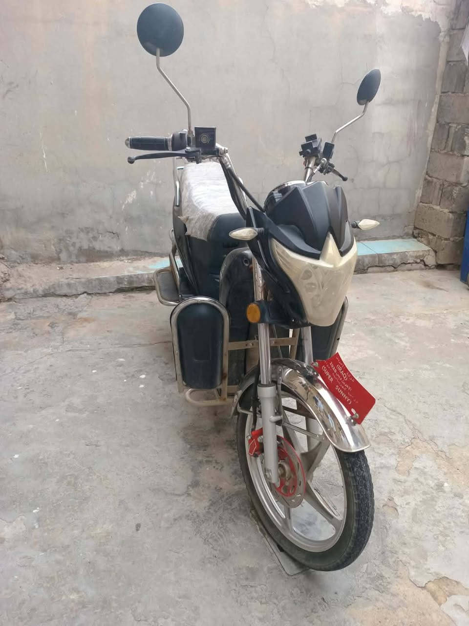 ماطور هارلي
النوع: الأخوين
نظيف جدا
بطارياته جيدة
السعر 350 وبي مجال
العنوان حي نزال
 ***********
