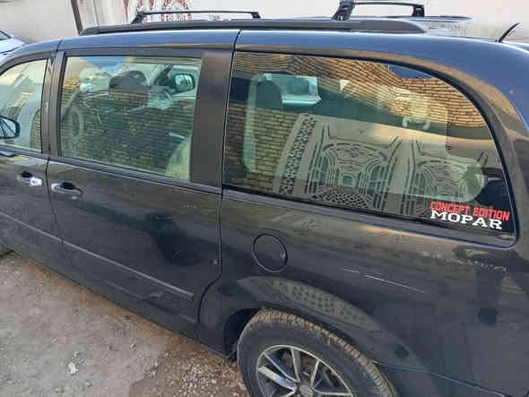 سيارة دوج كرفان موديل ٢٠١٥ وارد امريكي حادثها سرقة كما موضح بالصور المرفقة بالمنشور .
_بيها طخات بسيطة في الجانب اليمين والدعامية الخلفية 

_كشن سياحي منفصل ٧ راكب 

_منضومه عاز ٨٠ لتر 

_الحدادية جيدة 

_المحرك والكير جيد 

_ رقم بغداد بأسمي السنوية جديده مشروع وطني مداور ثاني يوم 

_ السعر ١٣٥ ورقة وبيها مجال حك الجية 

_مكاني واسط الكوت مركز المدينة 
الرقم : ***********
          ***********
