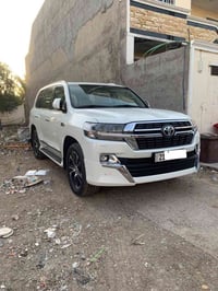 من رخصت الادمن للبيع لاندكرو2021 بحريني فول مواصفات داخل قرميدي دبل ما...