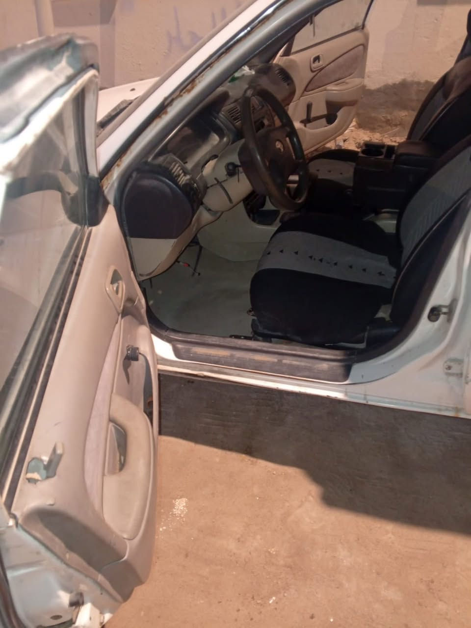 السلام عليكم مرخصه الادمن المحترم للبيع كورلا موديل 97 
السياره حلوه ويرادله شوي تعديل 
مكينه 1600 
رقم السياره بصره إنكليزي 
سنويته 28 
بأسمنه 
السياره ما بيه حادث 
سعر السياره 35 وبيه مجال 
رقم الهاتف *********** 
العنون . ابي الخصيب
