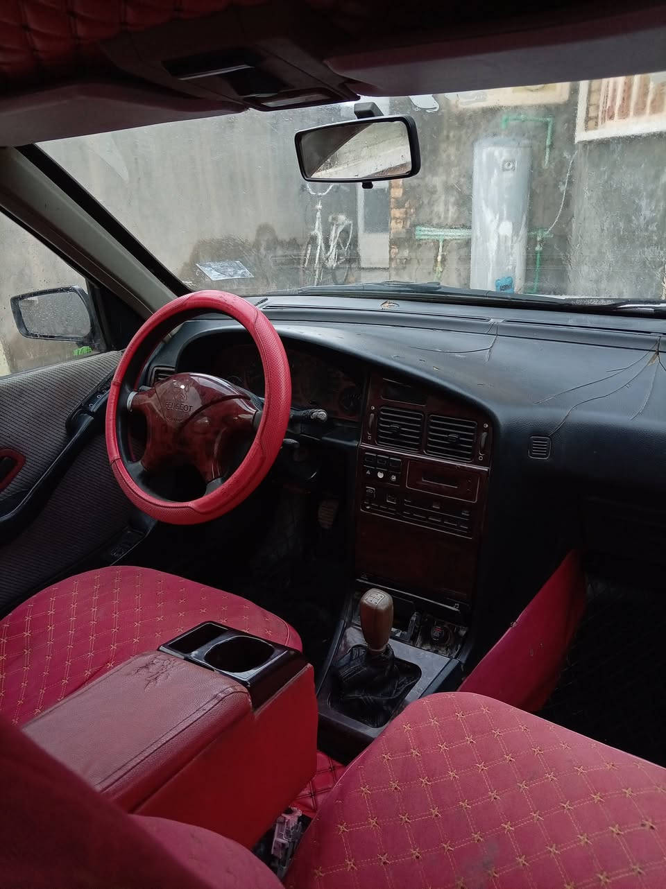 السلام عليكم بيجو فرنسي سيارة مسويلها ادامة وگشر نضيف كدامك السيارة رقمها بغداد وحدادية كلش زينة وتخم تاير جديد والمداور ثاني يوم السيارة بأسمي 
السعر: 27 وبي مجال بسيط 
مكان السيارة بالديوانية 
للاستفسار ***********
