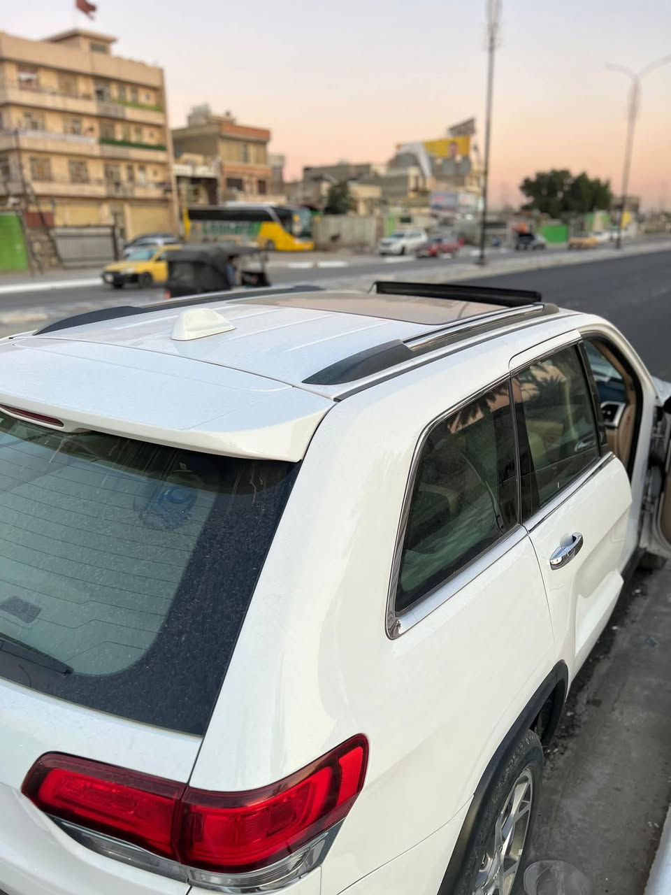 سلام عليكم
جيب 2020 

خليجي وكاله  ماشيه ٣٩

مكفوله كفاله عامه ماعده الي بسونار 
سونار موجود 

باقي السياره مكفوله من دعاميه ل دعاميه 

سياره جديده بمعناه الكلام 

سياره عليها بوليش وحمام وطبقه من النانو سيراميك 

سياره لايوجد فيها كل ملاحضه 

الموصفات سياره

بنوراما 

حساسات امامي وخلفي

صندوك كهرباء 

محرك 6 سلندر 

كير مكينه ممفتوحه

فول الفول موصفات 
رقم بغداد دولي 
ماكو شي مابيها معروفه مواصفات الجيب
السعر ٣٠٥ وبيها مجال 
مكان سياره بغداد البلديات
***********
