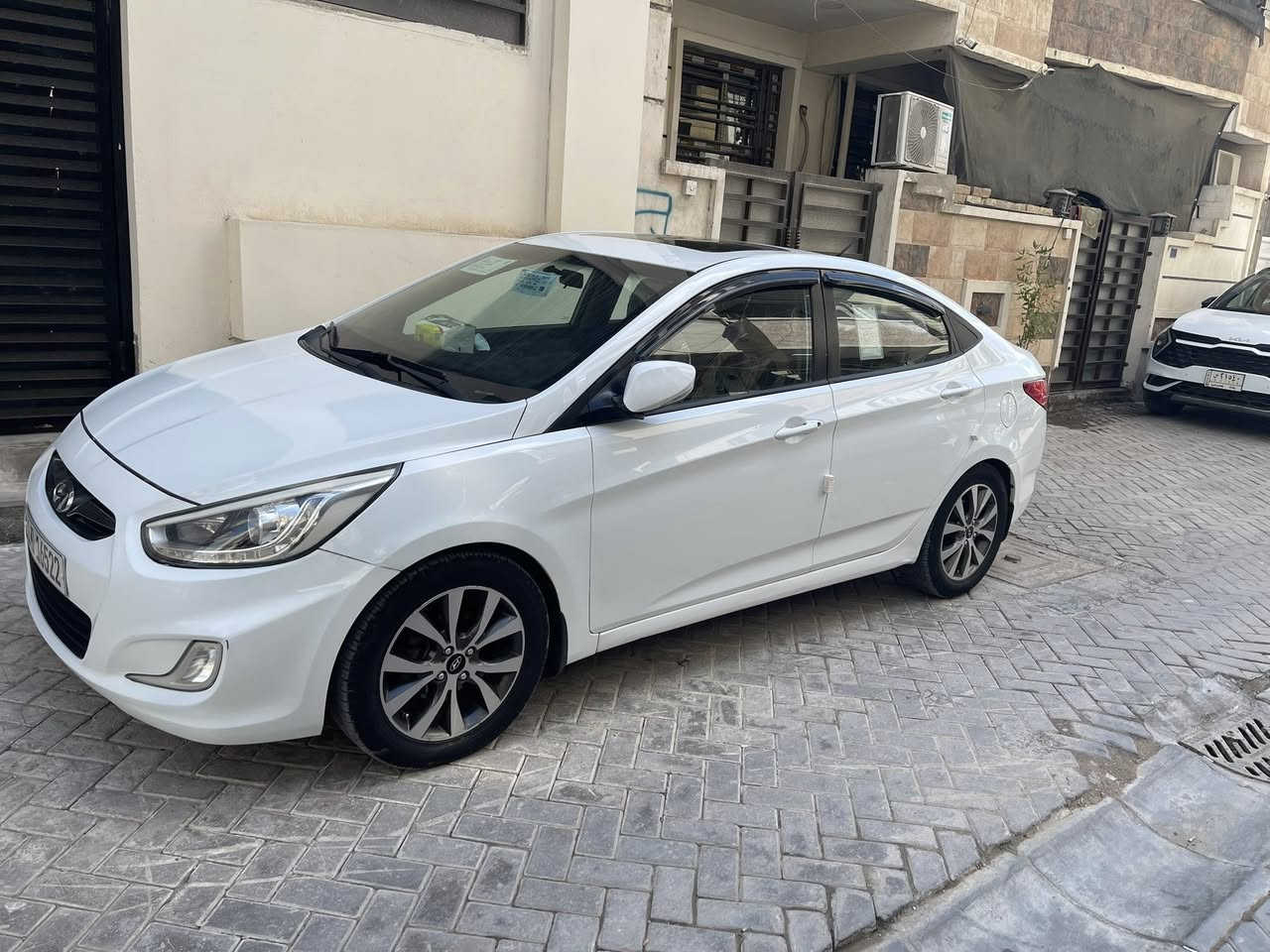 اكسنت 2016 مكفوله من صبغ و التبديل
فقط بارد بسيط ماشيه 115 الف 
سنويه هزة حداديه تبريد رقم كله جديد 
 محرك و كير كفاله بدون فتح لا تبخير و لا تنقيص 
مكاني الاعظمية 
السعر 120 وبيه مجال وسنور جديد وبالخدمة
***********
