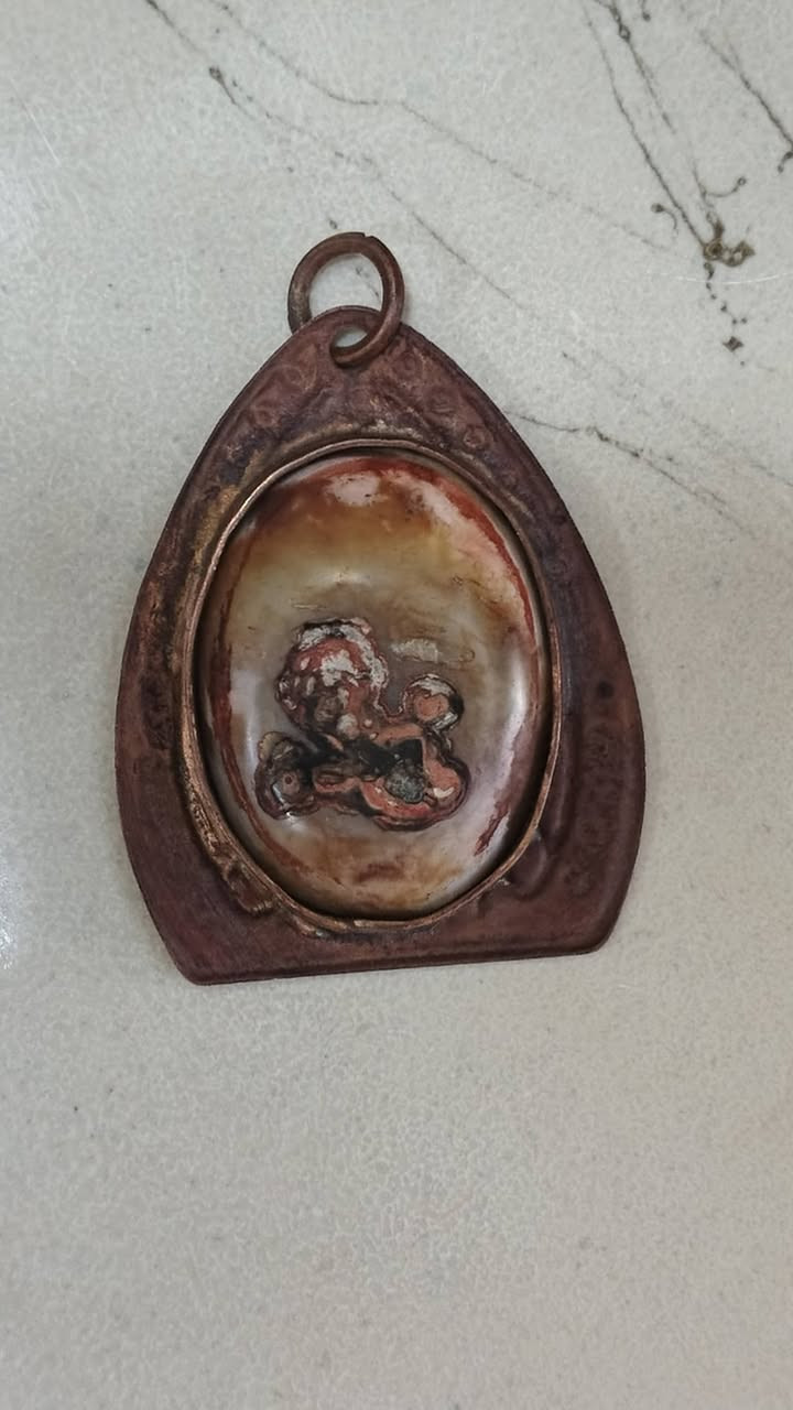 السلام عليكم قلادة داوديه قديمه صياغة وحيد مؤرخه


**إذا كنت صاحب هذا الإعلان وتريد حذفه لأي سبب، رجاءا أرسل رسالة إلى الدعم الفني**