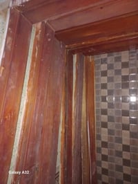 بيبان وشباك ومحجر شباك وهوائيات وبابين حديد وشاور ٢ ومغاسل ثنين للبيع ...