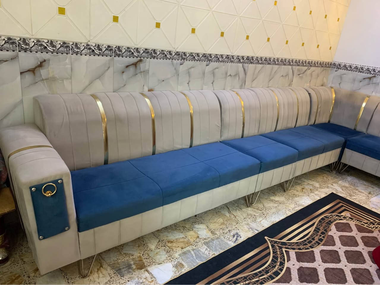 تخم ديوان 10  مقاعد  نضيف  كلش مابي اي ضرر  مع طبلة وكوشات  السعر 225  بغداد الشعلة الخطيب *********** بغداد, العراق
