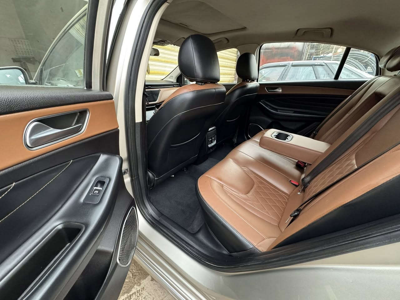 سلام عليكم اريزو 6 2020 جديده ماشيه 63 بعده بحاله الوكاله سياره جديده فول فول اعلى فئه بل شيري داخل قرميدي 
4 كامرات محيطيه مري شفط فتحه سقف لد نهاري  بصمه  
اناره ترحيب سايد بريك بصمه + توقف ذاتي  هواي هواي مواصفات بيه سبورت + نورمان سياره احلا من صور 
باقيله سنه ونص وصير حره استقطاع موباشر ماستر تاخذ وكاله عامه من صاحبه موظف سعر 97$ بكان سياره بغداد هاتف ***********
