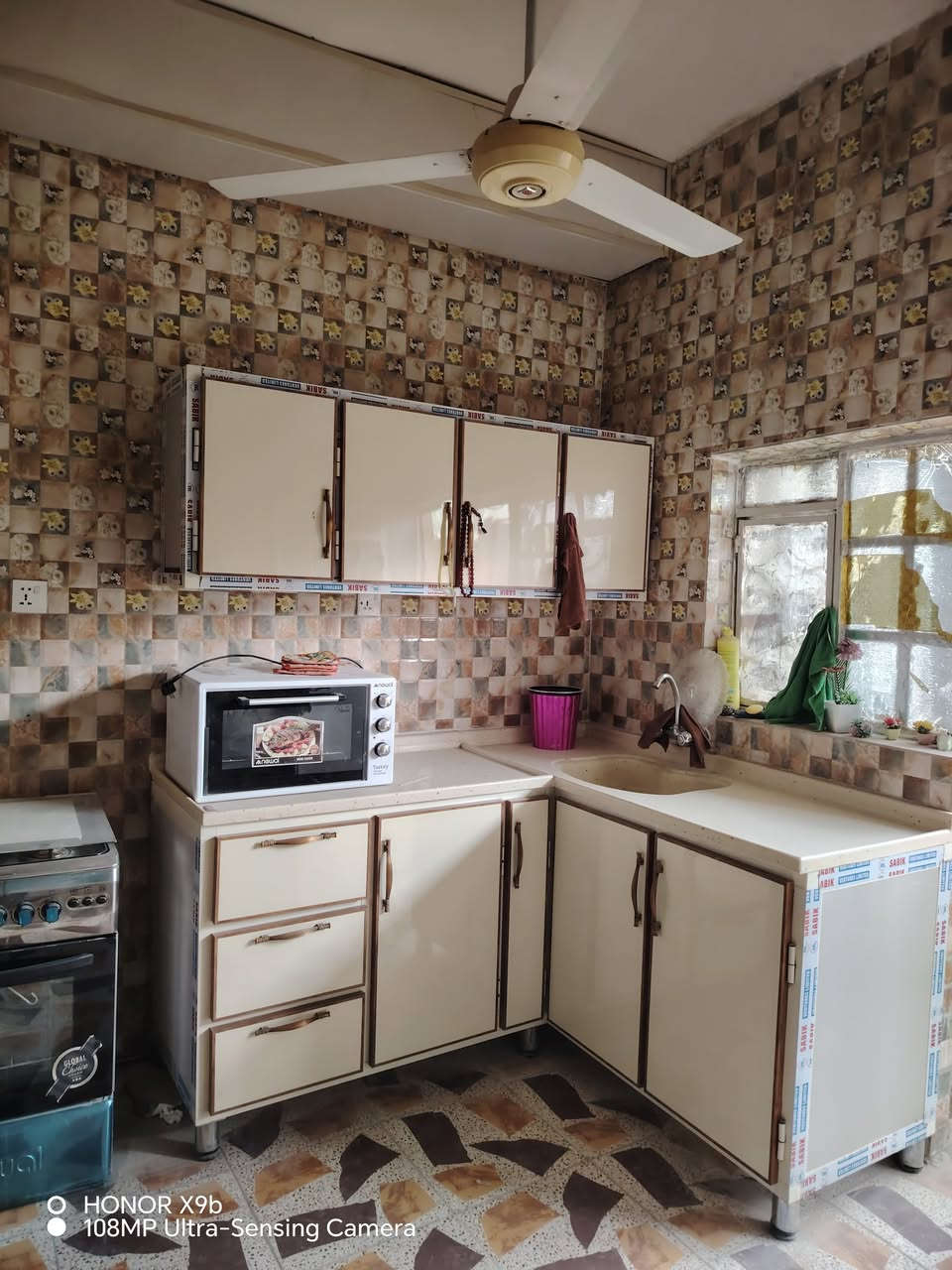 بيت ٥٠م طابقين يتكون من :
طابق الأول /صاله ومطبخ وصحيات داخليه وخارجيه مع طارمه
الطابق الثاني /غرفتين نوم وسطح ..طابو زراعي سند ٢٥ إقرار محكمه من المالك مباشرة .
موقع ممتاز / بدايه المنطقه خلف شارع التجاري مباشرتآ..يبعد ٦٠متر عن شارع تجاري وخط باب الحسين كوسترات ..
حي الأمين شارع الحر خلف مجمع همسه للإلكترونيات مباشرتآ ..سعر ٦٥مليون قابل للتفاوض للاستفسار مكتب الأوس للعقار ابو سجاد*********** ابو وائل ***********
