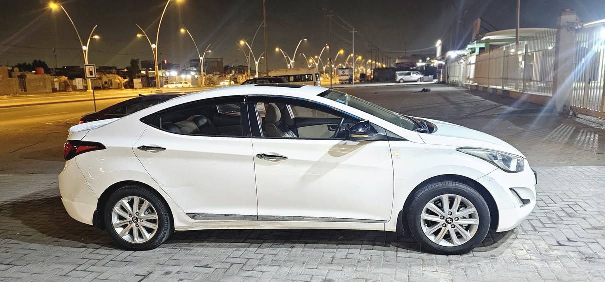 لنترا موديل 14سياره جديده كلش ماشيه 180الف 
محركها 1800 سياره مكفوله من صبغ وتبديل بيها ضربه خفيفه بل صندوق راجعه على البارد 
كير محرك حداديه كله كفاله محرك وضع شركة لا فتح ولا تبديل  السعر 122
*********** البصرة, العراق
