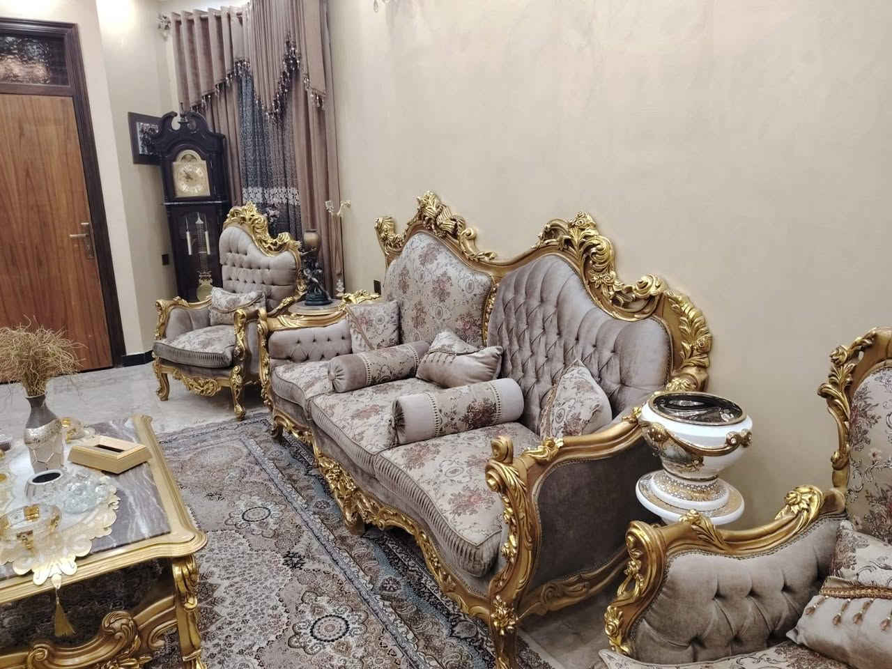 تخم مصري دمياطي خشب زان والطبلات ويا الوسطيه والستولات عشر مقاعد أخو الجديد و كولش نظيف مكانه شارع فلسطين رايدي بمليون و750


**إذا كنت صاحب هذا الإعلان وتريد حذفه لأي سبب، رجاءا أرسل رسالة إلى الدعم الفني**