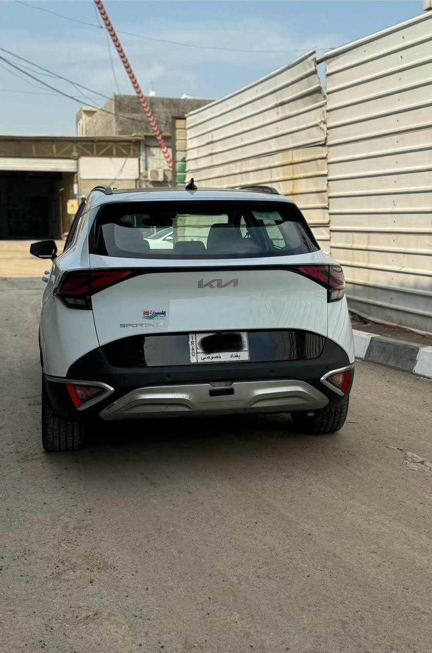 سبورتج فول 1/1 . 2023
فول مواصفات اعلى شي 
ماشيةً30الف 
سيارة كفالة من الصبغ 
بارد بين البابتين كد شبر 
سعر 230$ 
مكان بغداد 
***********
