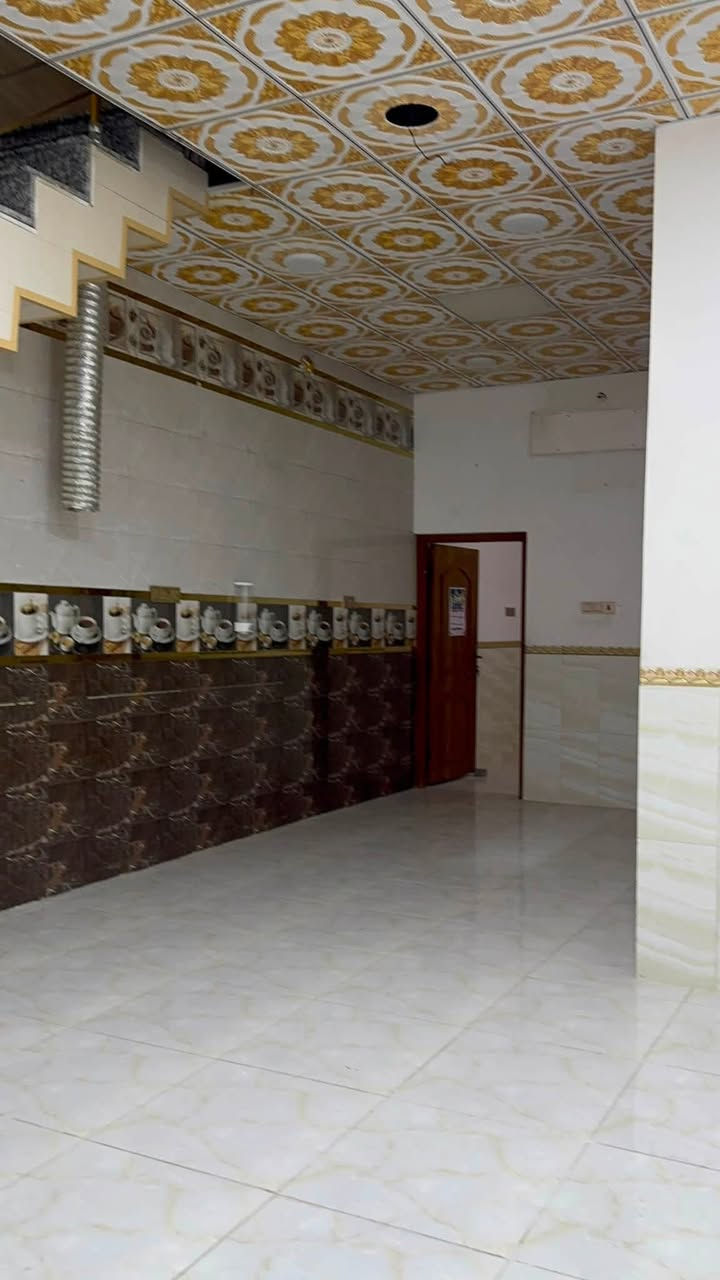 بيت للأيجار في القبله حي القائم بضهر مدرسه العليم طابق واحد جديد يحتوي على غرفه صاله مطبخ وستقبال مجموعه صحيات داخليه خارجيه سعر للأيجار(((550)))للتواصل على رقم ***********
