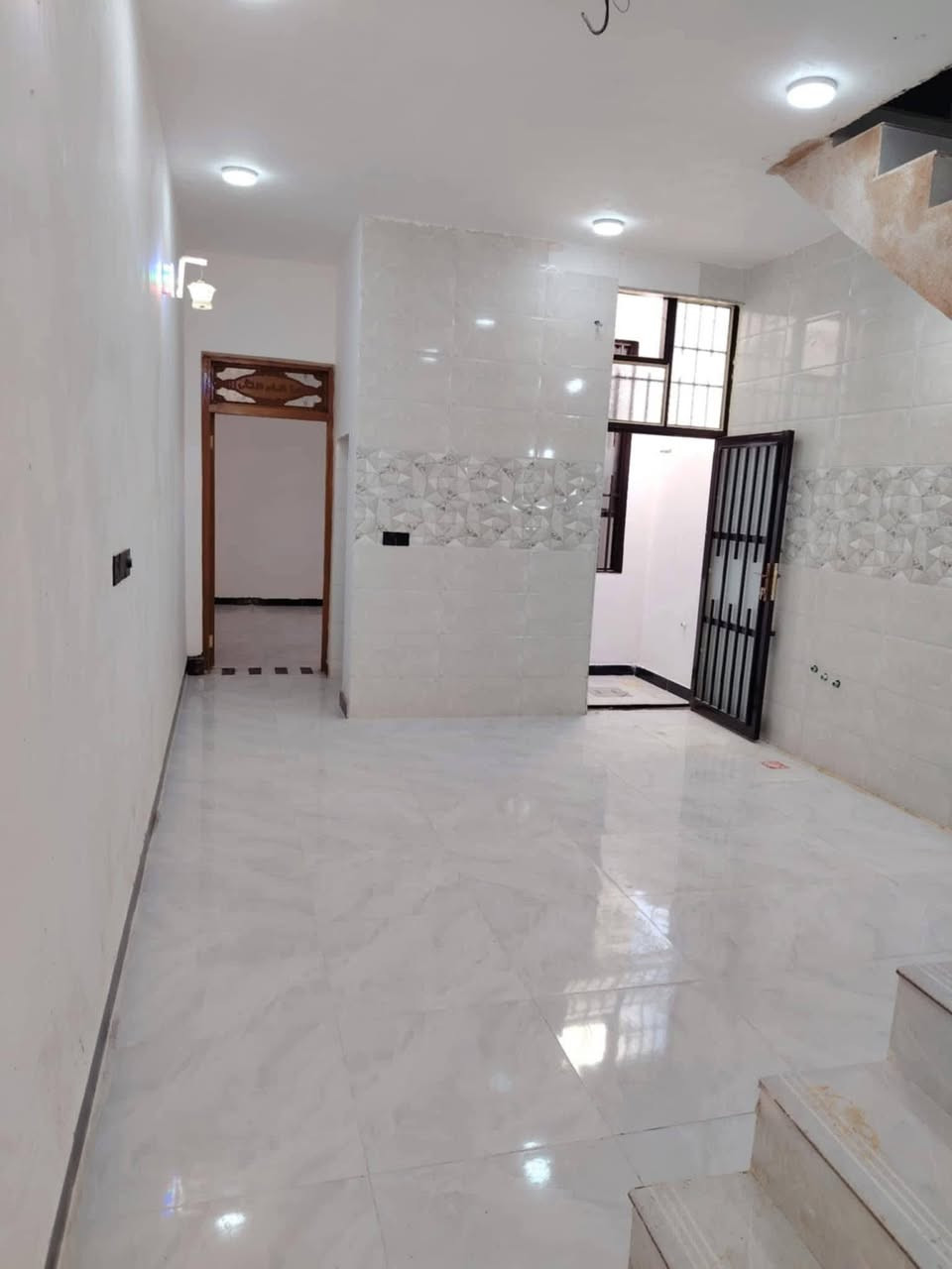 ***********دار للبيع المساحة 60متر طابق ونص السعر 27مع المجال
طابو زراعي سند 25اقرار محكمه تنازل بسم المشتري مقابل ملحق قريه الغدير عله شارع المطار مع كافه خدمات بالخط الاول قريبه للشارع العام بناء جديد اتصال واتساب 

***********

ملاحظه توجود أقل من هاي اسعار وجميع مساحات
