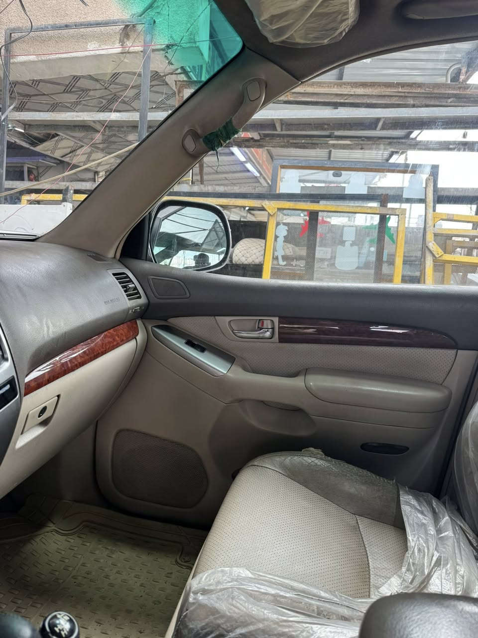 سلام عليكم برادو موديل2009مواصفات كويتي كامل مواصفات هيترتت بلكشن مري شفط دبل تانكي جكات تصعد وتنزل ثلاجه  السياره بيها شبر بلبنيد بس الباقي مكفول محرك v6مكاني بغداد رقم ***********
