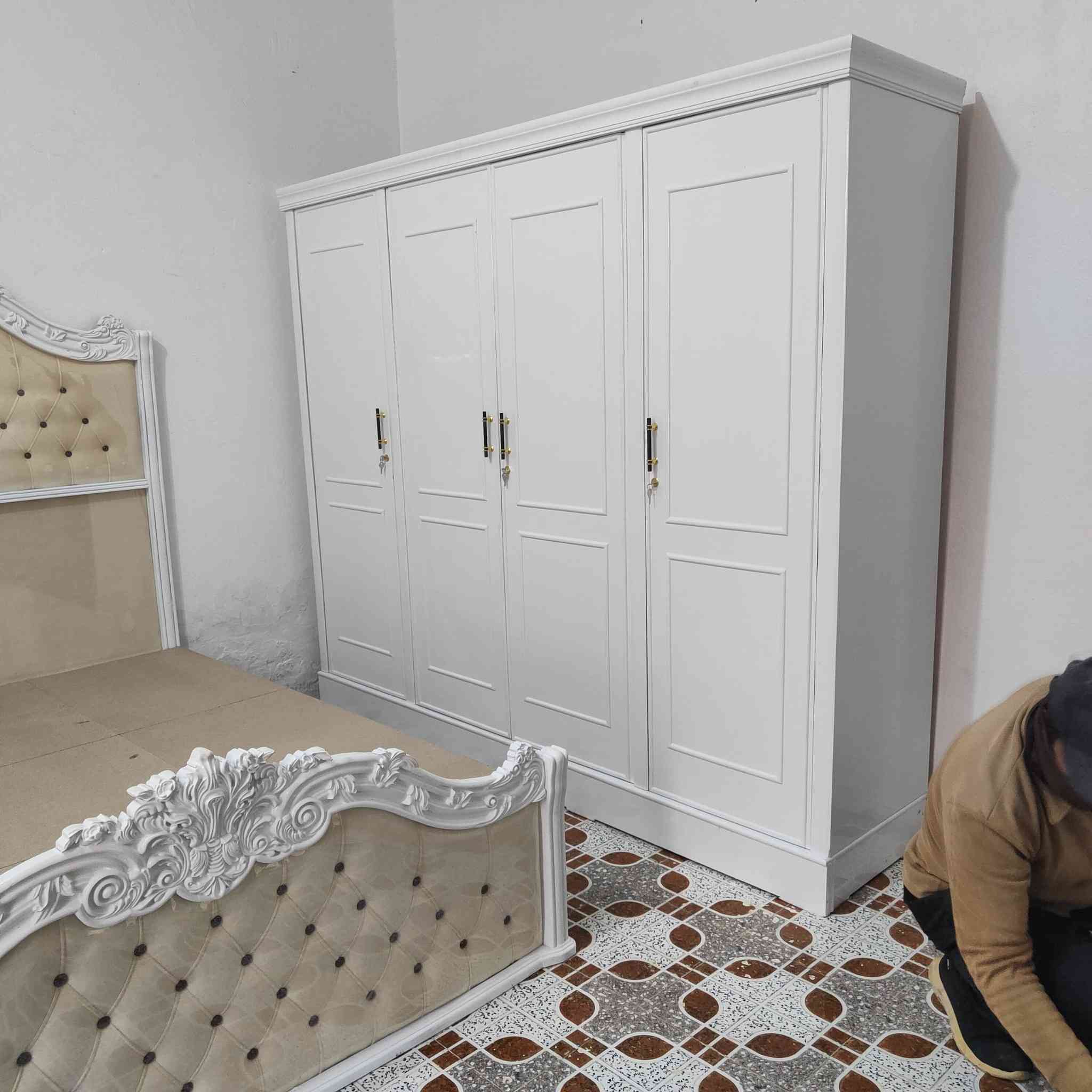 سلام عليكم اخوان كنتور 4 ابواب شغل درجه اولى صبغ حراري +كنتور 3ابواب حسب طلب الزبون+جربايه +ميز توالت شغل درجه اولى صبغ حراري اتمنى ينال إعجابكم 
نجارة عيسى الكناني ***********
