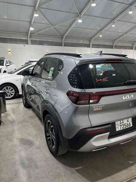 كيا سونيت موديل 2023 وارد خليجي
 بيه جاملغ صبغ والباب كلير بدون دواخل
ماشية 48 الف كيلو 
السياره فول ماعدا البانوراما 
بصمه 
تشغيل عن بعد 
بصمه ابواب
وباقي مواصفاته المعروفه
السياره رقمه بغداد ومكانه بغداد
 السعر 148 وبيه مجال 
رقمي للتواصل ***********
