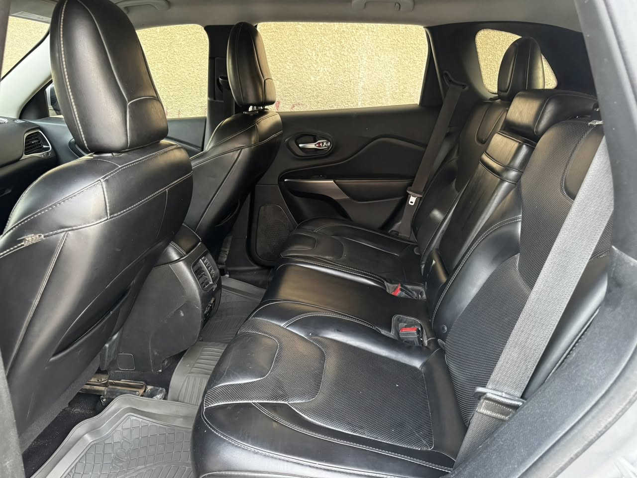 للبيع اومراوس حسب القناعه
جيب شيروكي بزون موديل2019 لون رصاصي كير اوتوماتيك  مكينه 2400 السياره  مكينه وكير كفاله  شرط السعر على الخاص  للاستفسار الاتصال ع الرقم التالي ‭0781 121 9499‬
