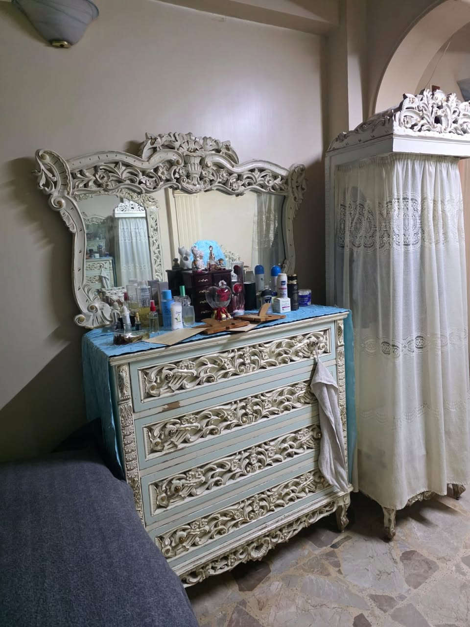 غرفة نوم زان ملكية للبيع تختين وخزانة كبيرة وبيرو كبير عدد 2وبيرو صغير 2وعلاقة ملابس


**إذا كنت صاحب هذا الإعلان وتريد حذفه لأي سبب، رجاءا أرسل رسالة إلى الدعم الفني**