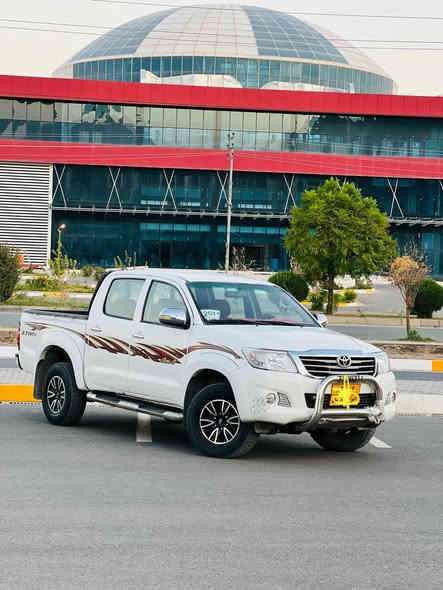 مەرزیە دەبڵ ئەکسل 2010 کامل پارچە ڕەشە لەسەر ساخی کراوە بە 2014 بۆدی ساخە هیچی پێوەنیە سەیارەکە 210 هەزار ڕۆشتوە سەیارەکە زۆر خاوێن و پاک ماوەتەوە تازە پۆڵیشێکی جوانی بۆ کراوە سەنەوی بەسەر چوە گێڕ و مەکینەی بەشەرتە نەکرەوەتەوە 
ژمارەی تەلەفۆن :*********** 
 سحریشی :170 وەرەقەو مەجال رانية
