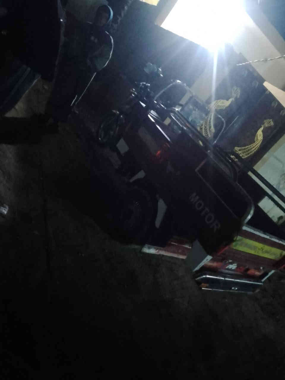 للبيع موديل 21شمالي عنوان ديالى بعقوبه تقاطع ساده جديده سعر 1400رقم ***********
