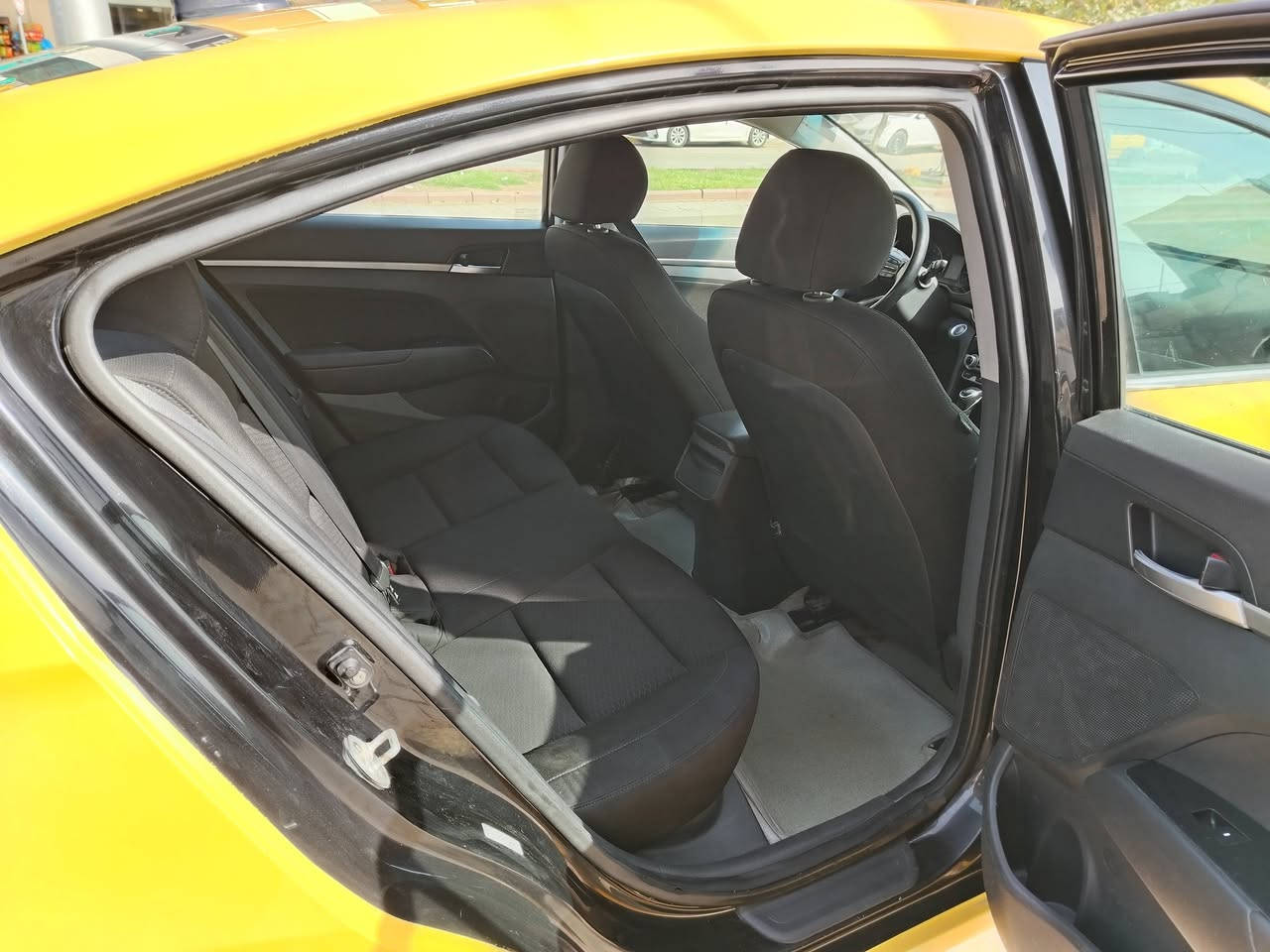 السلام عليكم النتره موديل ١٩ فول لمتد مصفره هيئه وغرامات سياره جاهزه حادث تبديل بابتين عكس السايق بدون دواخل مراوس ب ٢١ أو ٢٢ مكان السياره بغداد للاستفسار الاتصال ***********
