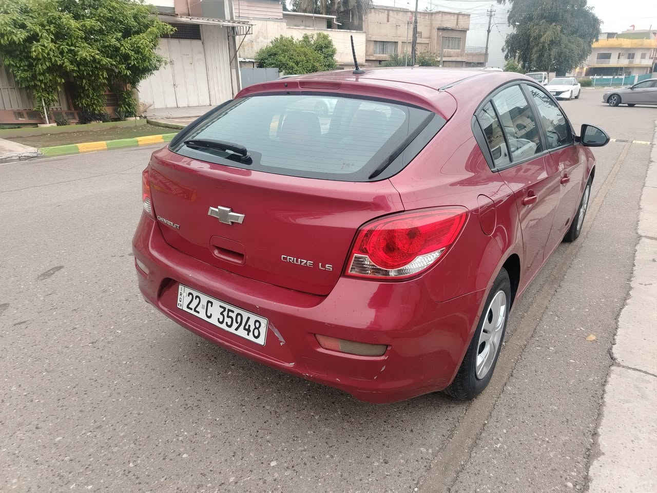 السلام عليكم 
شوفرليت كروز هاج باك
2013 
خليجي
محرك السيارة 1,800 تنفس طبيعي  ((المرغوب))
السيارة الحمدلله والشكر ما ناقصها شي 
باتري وتايرات واغلب التفاصيل مبدلها باصلي السيارة مال جناي وليست بياع شراي 
السيارة جانت بيد بنية بيها اثر شخط صفحة السايق  وصابغتها  
كير مكينه خير من الله  
تبريد ثلج 
شاشة 
تحكم ستيرن 
كاميرا 
كشنات جلد 
كهربائياتها كلها شغاله 
السعر 80 ورقة وبيها مجال بسيط حگ الجية
والله يوفق الجميع
الاتصال على الرقم ***********
