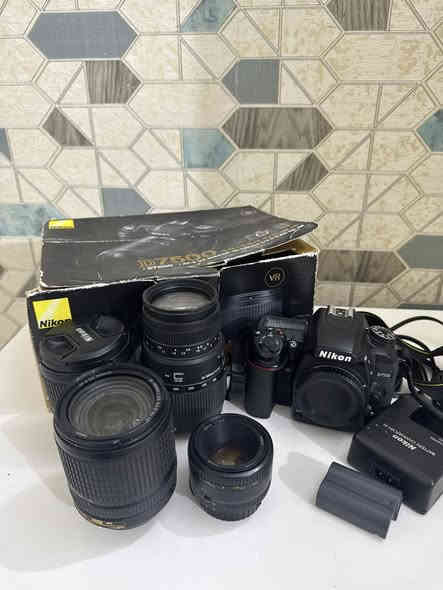 سلام عليكم  كاميرا نيكون  d7500 للبيع 
مع مجموعة عدسات وبطاريتين و شاحنة وارتونها وحزام للاستفسار خاص او ***********
