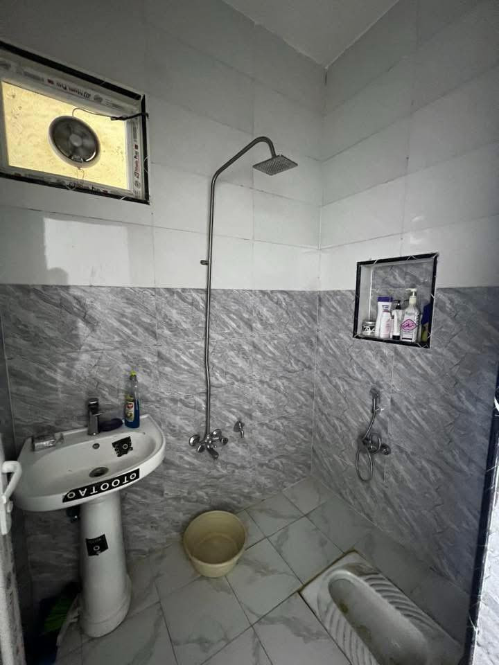 #مكتب_ابوسيف_للعقار_بيع_شراء_ايجار_تعقيب_هدم_تقييم
السلام عليكم 
يستمر مكتبنا بتوفير العروض الى زبائننا الكرام 

يعلن مكتبنا عن توفر مشتمل حديث مدخلين للبيع

المساحة  (٨٠) متر 
الواجهة (٤) متر 
النزال (٢٠) متر 
يحتوي على ؛
الطابق الاول
كراج صغير واستقبال وحولي مطبخ وغرفة نوم وخدمات 
الطابق الثاني
 غرفتين نوم وخدمات وبيتونة كبيرة وسطحين 

العنوان /الشعب @@@خلف مركز الاسنان التخصصي@@@

للاستفسار زيارة مكتبنا الكائن في ألشعب شارع الاسواق المركزية مقابل جامعة الامام الكاظم  
او الاتصال على الأرقام التالية؛
*********** 
***********
او التواصل على البرامج التالية؛
ماسنجر واتساب
